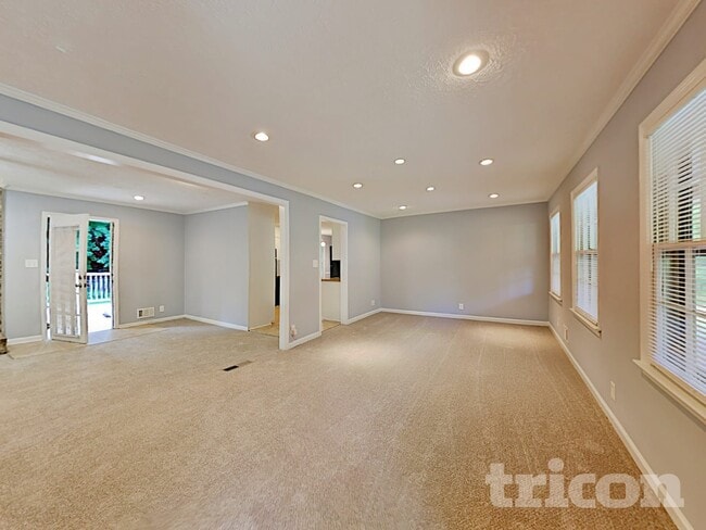 Building Photo - 430 Beaumont Dr SW