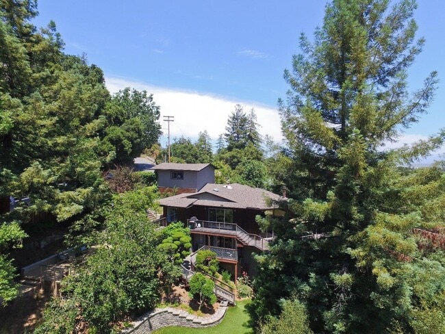 Foto del edificio - 3534 Oak Knoll Dr