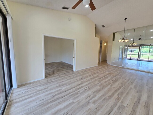 Building Photo - Cozy 2 bed/ 2 bath Villa in Beekman Lakes ...