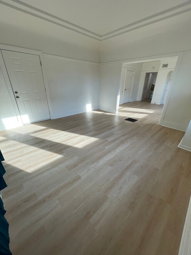 Foto del edificio - 518 E Oak St