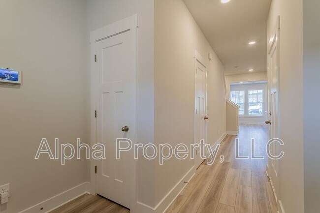 Building Photo - 1530 Rivermeade Dr