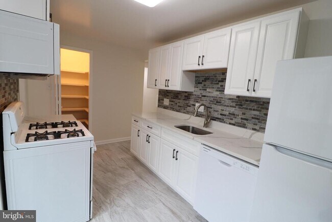 Building Photo - 3338 Huntley Sq Dr