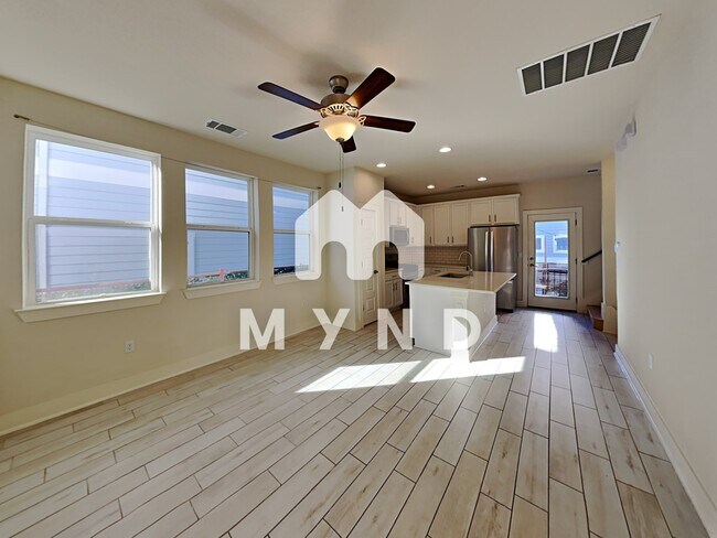 Building Photo - 2000 Teagle Dr Unit 212C