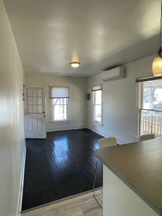 Building Photo - 1820 N Comal