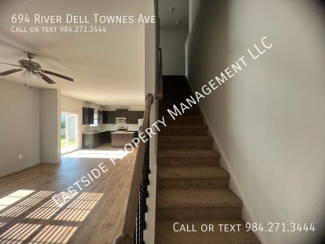 Foto del edificio - 694 River Dell Townes Ave.