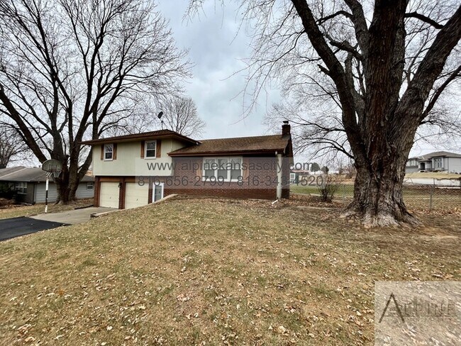 Building Photo - Split Level Home in Platte County, Country...