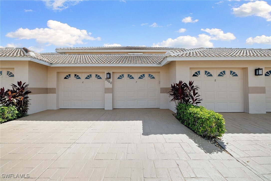 Foto principal - 9060 Michael Cir