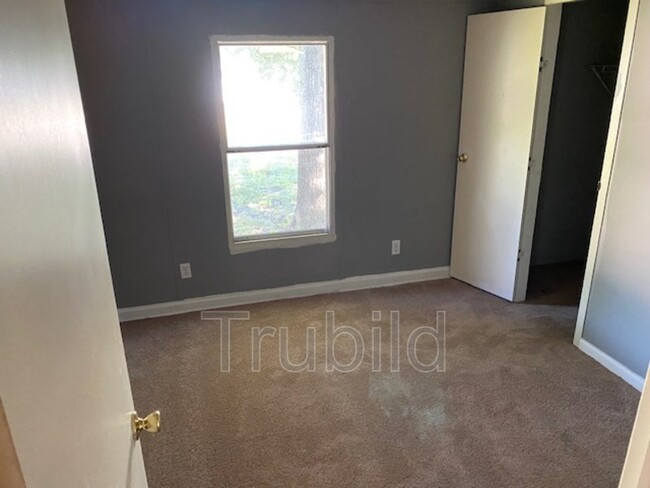 Building Photo - 6 High Bluff Rd NE