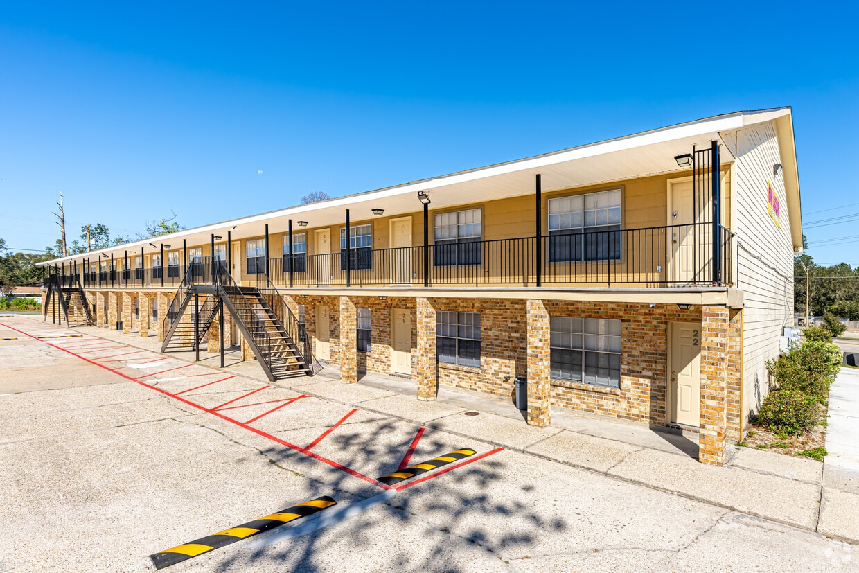 Primary Photo - Courtney Heights Apartments