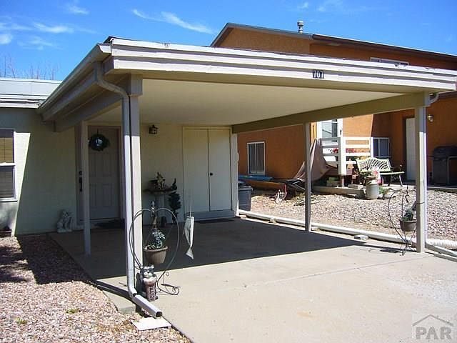 Building Photo - 707 S Bellflower Dr