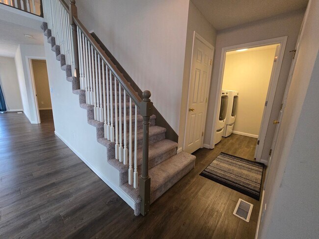 Foto del edificio - Spacious 4 Bedroom Duplex in North Normal ...