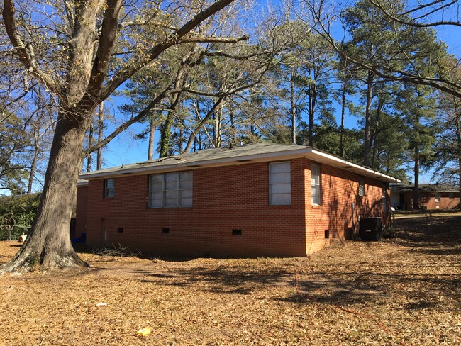 Building Photo - 1208 Fairfield Dr