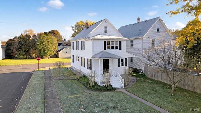 Building Photo - 17 Walcott St