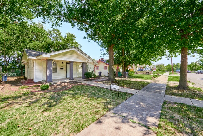 Photo - 323 NW 26th St House