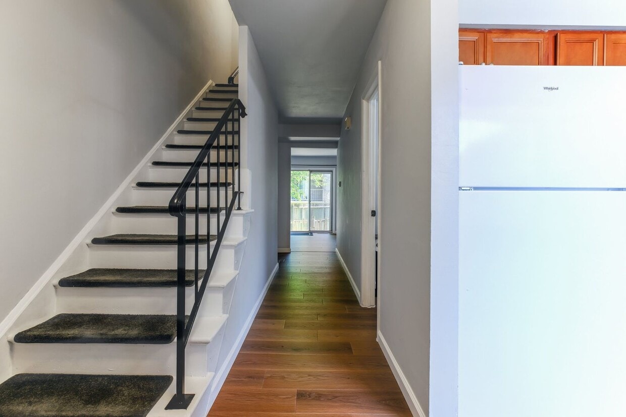 Primary Photo - Move in ready 3 bedroom 2.5 Bath in Gaithe...