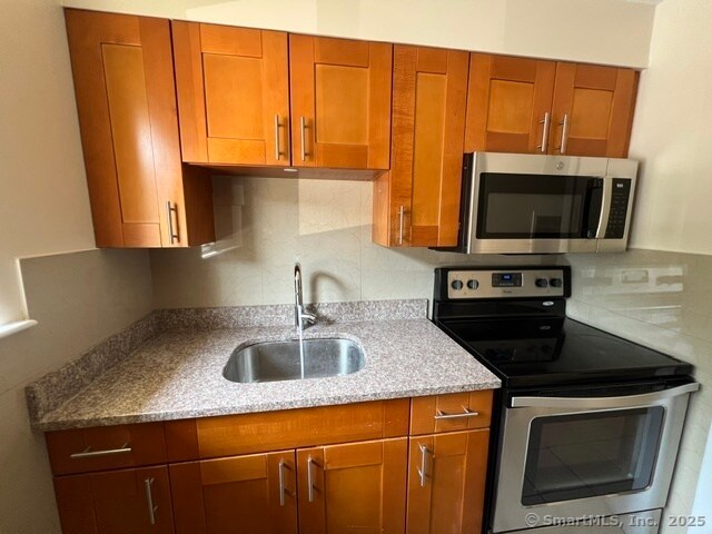 Foto del edificio - 99 Woodland Dr