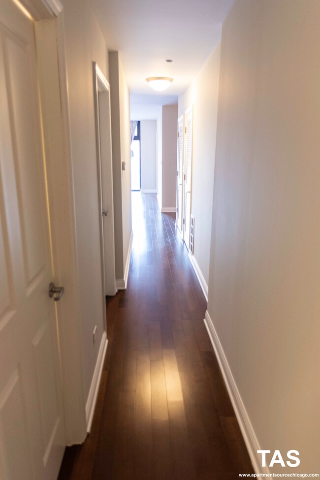 Building Photo - 1464 S Michigan Ave