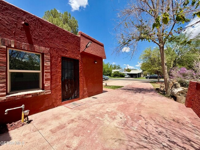 Foto del edificio - 7404 Franklin Dr