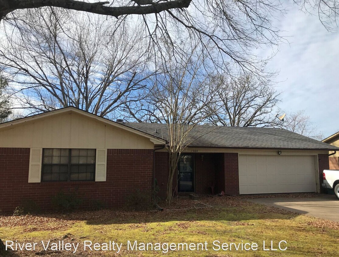 3 br, 2 bath House 1504 S Muskogee Ave House Rental in Russellville