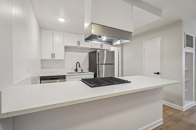 Interior Photo - 420 W Windsor Rd