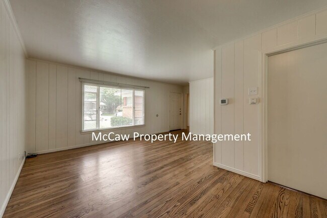 Foto del edificio - 2149 Utica Dr