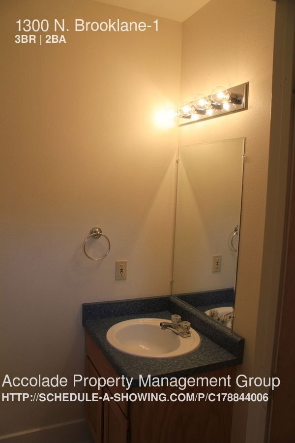 Foto del edificio - 1300 N Brooklane St