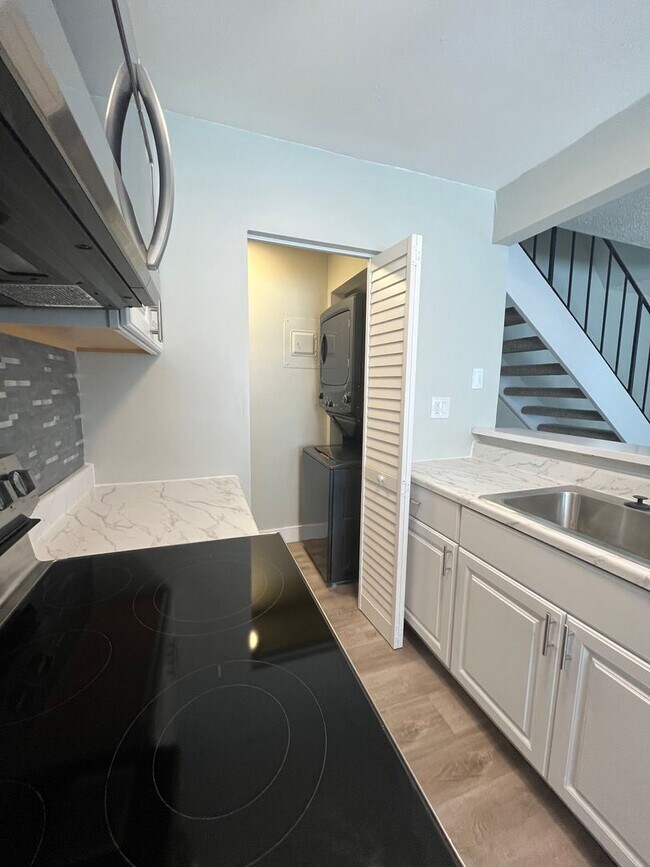 Foto del edificio - 2 br, 1 bath House - 104 E TIFFANY DRIVE #2