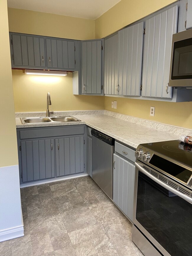 11 LLC-80 Bailey Avenue - 11 LLC-80 Bailey Avenue Apartment