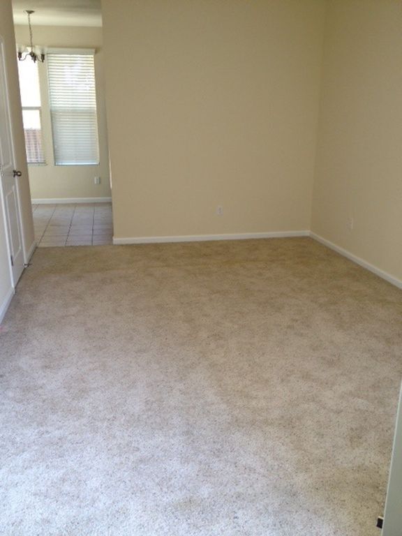 Building Photo - Great 3 bedroom/2.5 bath duplex w/2 car garage!