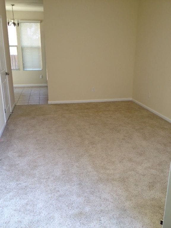 Foto del edificio - Great 3 bedroom/2.5 bath duplex w/2 car garage!