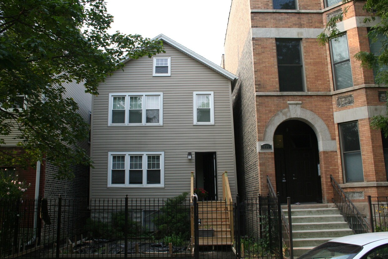 Building Photo - 1837 W Erie St