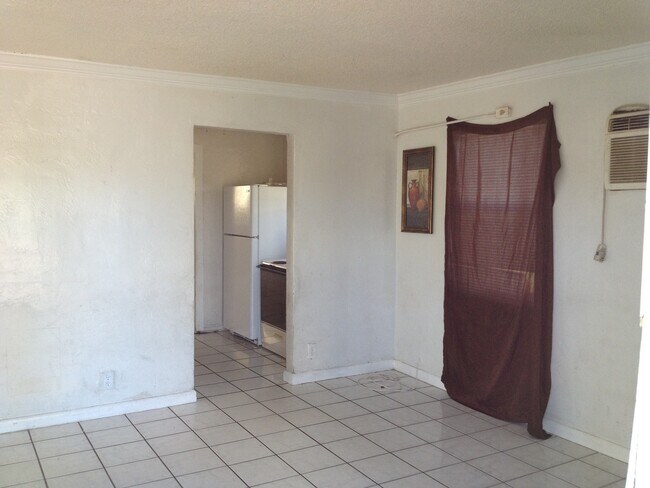 Building Photo - Large 4-2 house with impact windows