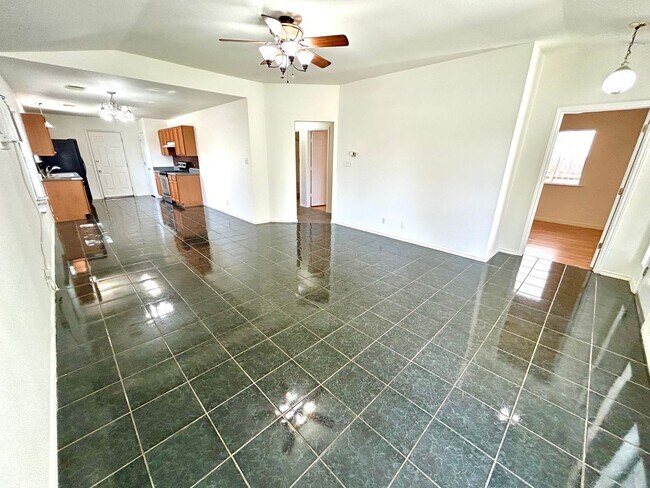 Foto del edificio - **APPLICATION RECEIVED** **MOVE-IN SPECIAL...