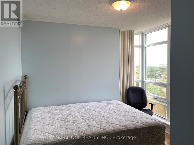 Building Photo - 238 Bonis Ave