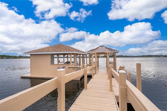 Foto del edificio - 1649 Lake Villa Dr