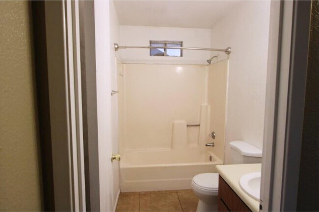 Foto del edificio - 6440 E Alder Ave