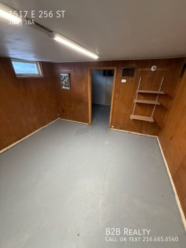 Building Photo - 1517 E 256th St