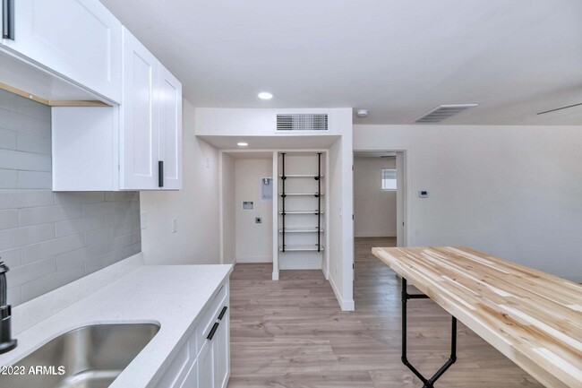 Building Photo - 1417 S Rita Ln