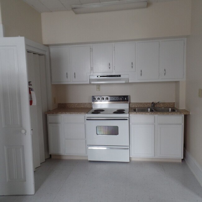 Foto del edificio - 321-323 Bishop Street (E)