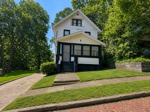 Building Photo - 712 Roselle Ave