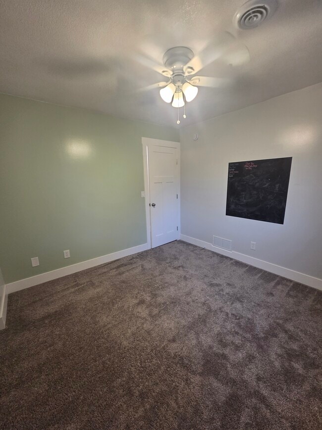 Building Photo - 401 Stallion Cir