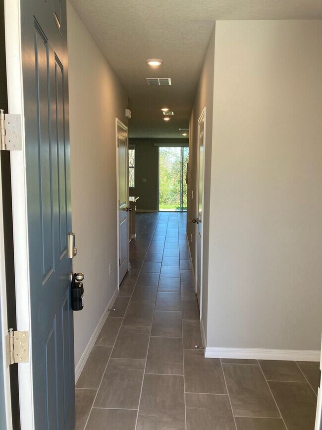 Foto del edificio - Like new 3 bedroom, 2.5 bathroom, 1 car ga...