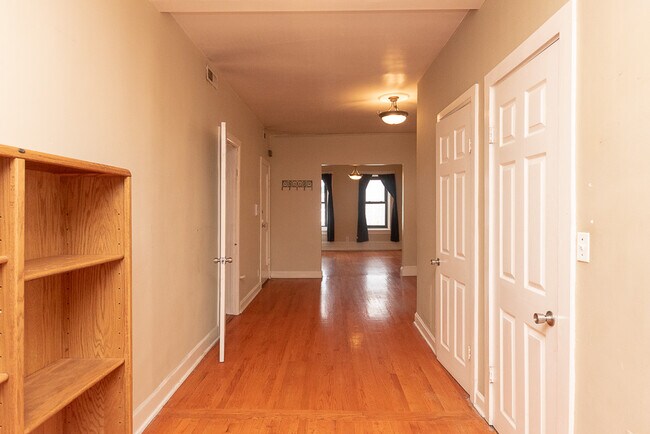 Foto del edificio - 2119 W Belmont Ave