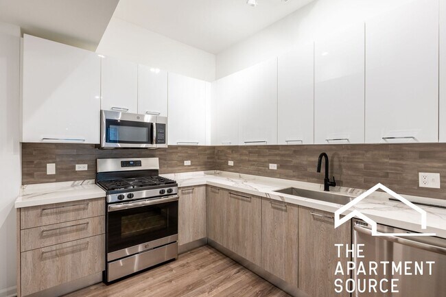 Foto del edificio - Spacious South Loop 2Bed/2Bath feat. Updated Kitchen & Large Patio!