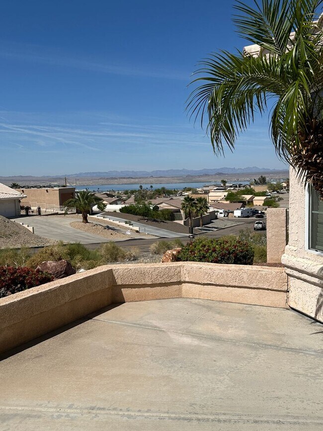 Foto del edificio - Winter Furnished Pool home - 3 month minim...