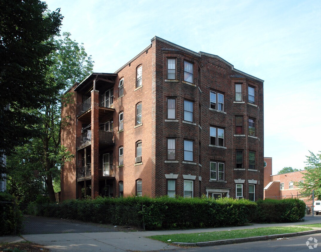 Primary Photo - 17 Calhoun St