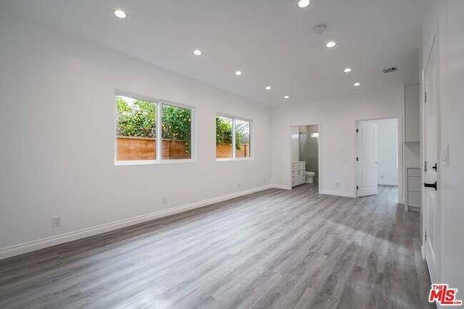 Foto del edificio - 1350 Western Ave