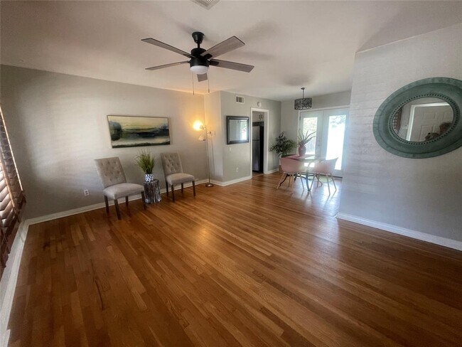 Foto del edificio - 2415 W Britton Rd