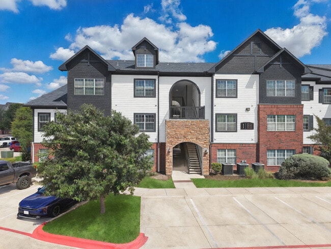 Building Photo - River Valley
