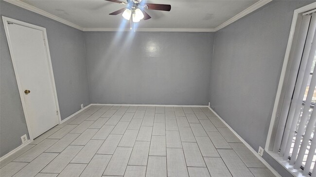 Building Photo - 3015 Greenridge Dr